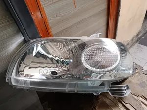 Kikoi cha Mbele cha Toyota Porte cha Zamani (Kimetumika)