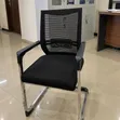 Kiti Nyeusi cha Mesh cha Wageni - Kiti cha Ofisi chenye Fremu ya Chrome - 4
