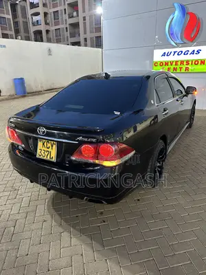 Toyota Crown Athlete 2012 Nyeusi