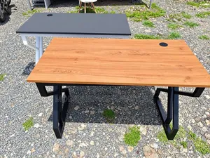 SK Office Desk with Black Metallic Stands