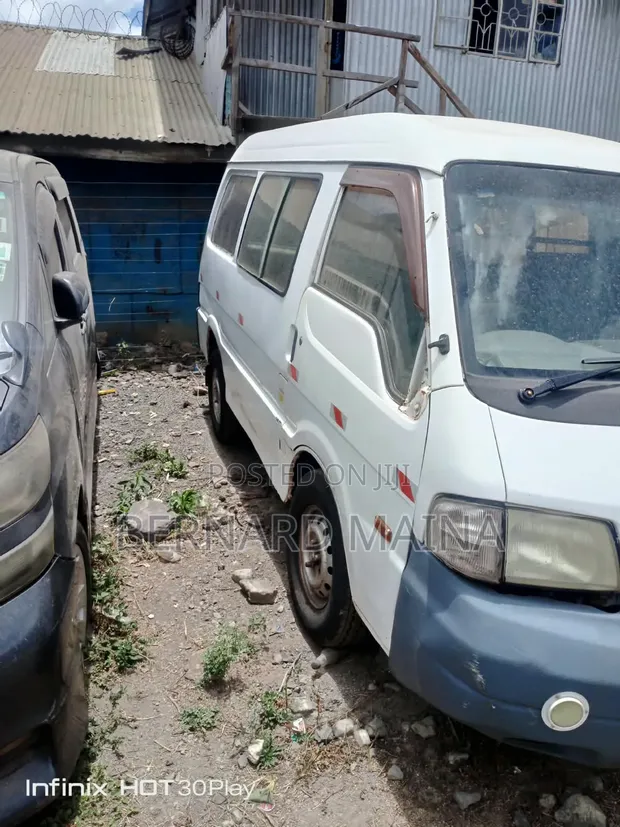 Nissan Vanette 2009 Nyeupe - 1