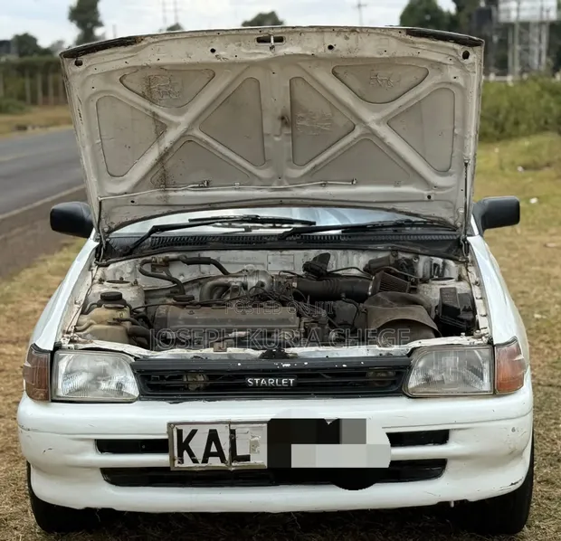 Toyota Starlet 1997 White - 1