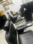 Biashara ya Saloon na Kinyozi Iliyoanzishwa Mlolongo Inauzwa - 1