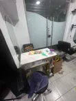 Biashara ya Saloon na Kinyozi Iliyoanzishwa Mlolongo Inauzwa - 2