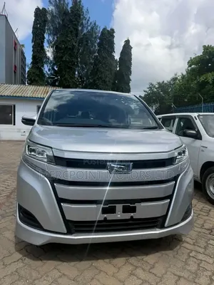 Toyota Noah 1.8 FWD Hybrid 2019 Silver (7 Seater)