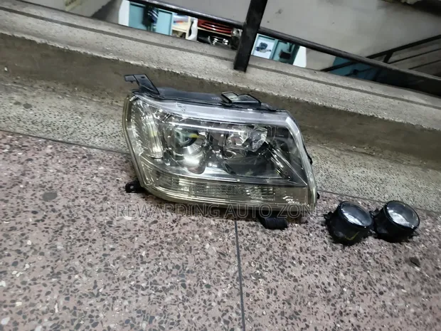 Suzuki Escudo RHS Headlight (Used) - 1
