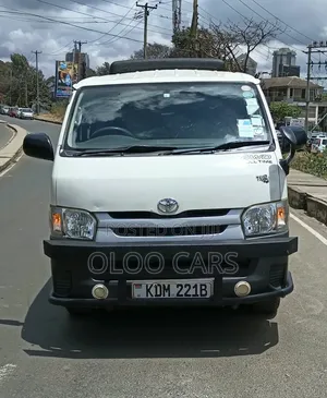 Toyota HiAce 2016 Tour Van 4WD