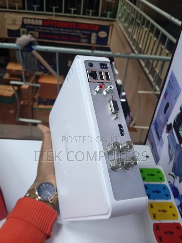 Hikvision 8-Channel Turbo DVR kwa Usalama wa Biashara - 1