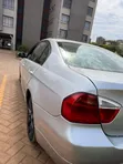 BMW 320i Sedan RWD 2009 Nyeupe - 2