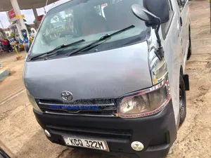 Toyota HiAce Commuter DX 2012 Silver
