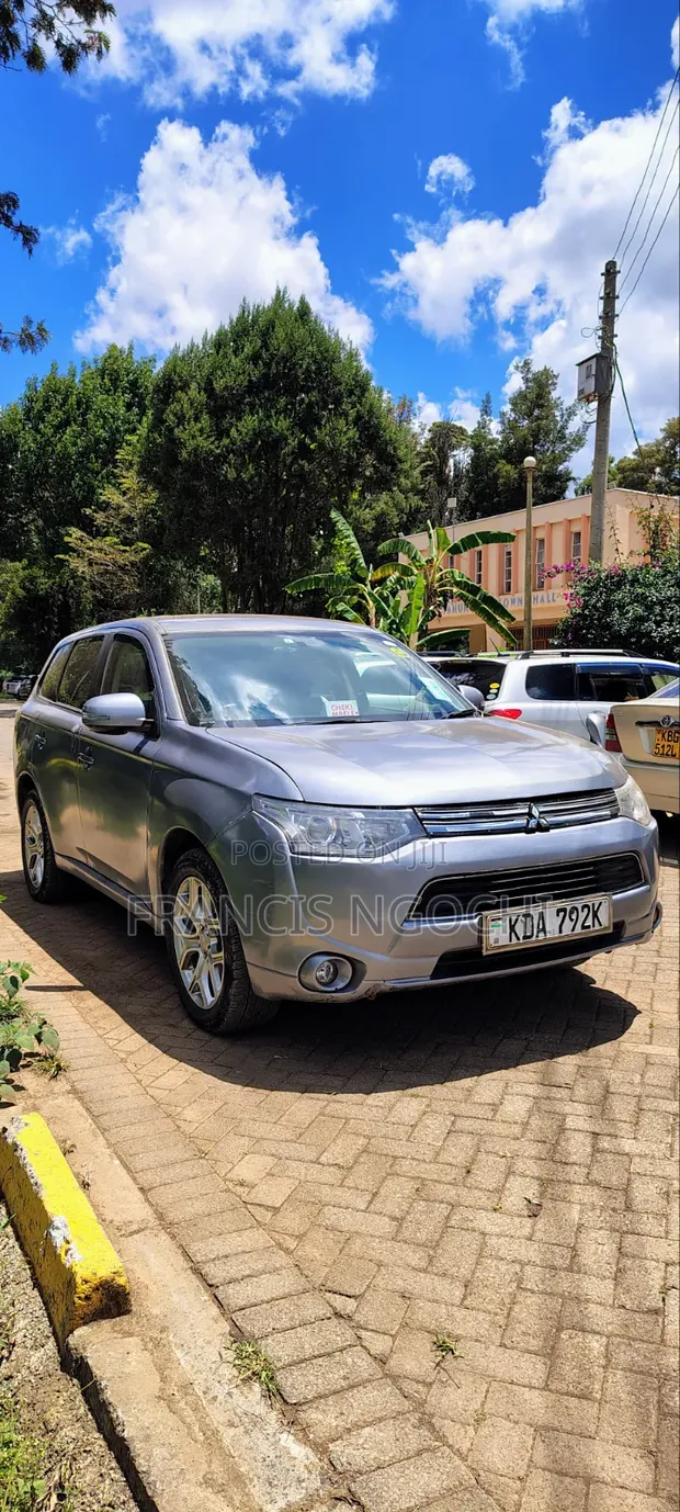 Mitsubishi Outlander 2.0 PHEV AWD 2014 Silver - 1
