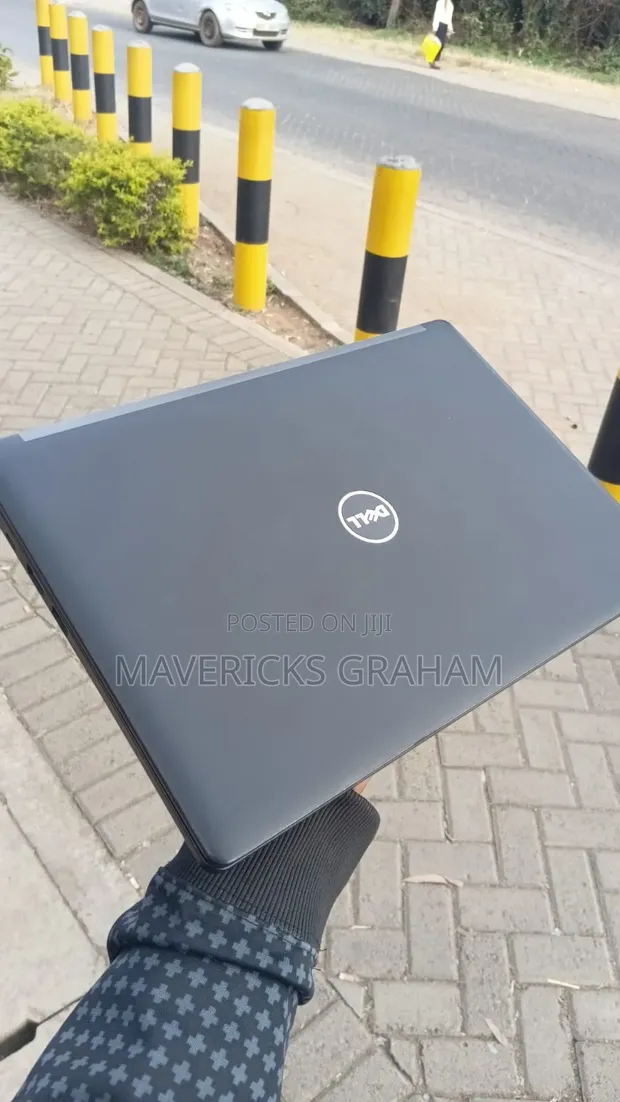 Dell Latitude 5300 8GB RAM 256GB eMMC Touchscreen - 1
