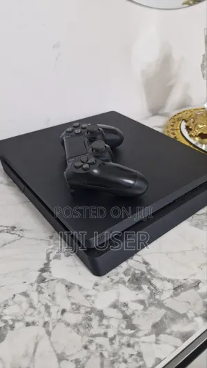 Playstation 4 Slim 1TB