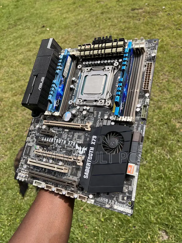 ASUS Sabertooth X79 Motherboard + Xeon E5-2697 v2 CPU + 16GB RAM Combo - 1