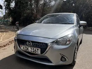 Mazda Demio 2015 Nyeusi