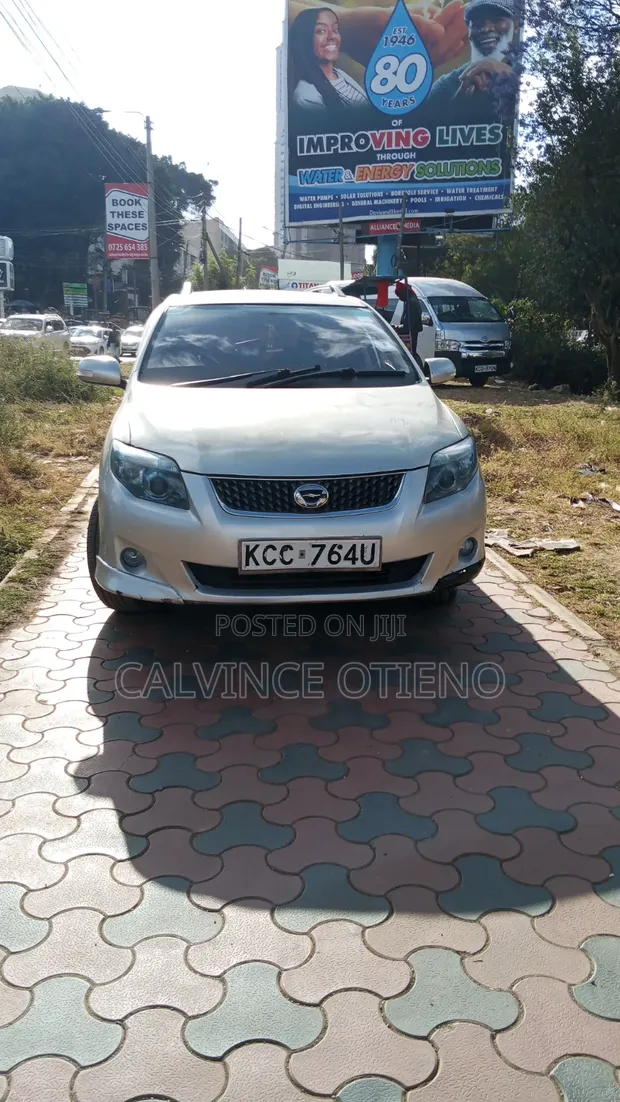Toyota Corolla Fielder 2010 Silver - 1