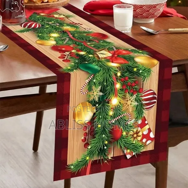 Christmas Table Runners with 5 Table Mats - 1