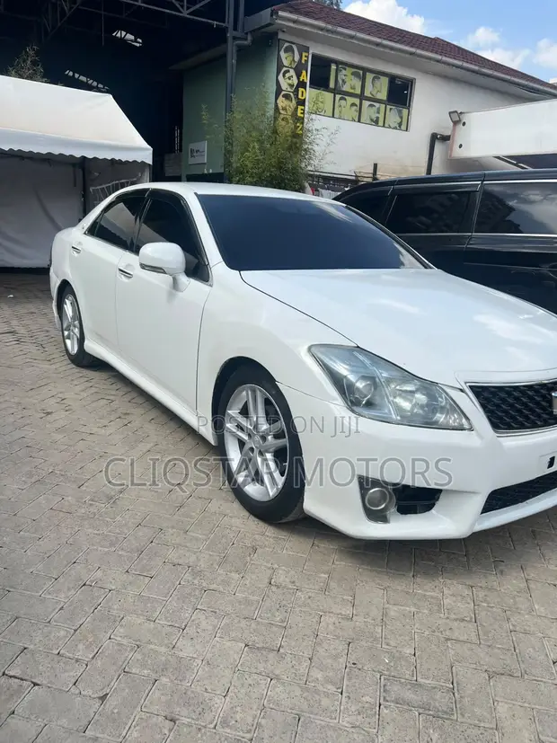 Toyota Crown Athlete 2012 White - 1