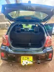 Toyota Vitz 2010 Nyeusi - 2