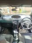 Toyota Vitz 2010 Nyeusi - 4