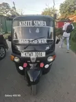 Piaggio Three-Wheeler 2025 Nyeusi - 2