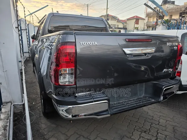 Toyota Hilux Double Cab 2019 Gray - 1