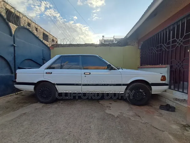 Nissan Sunny B12 Sedan 1.3 1990 White - 1