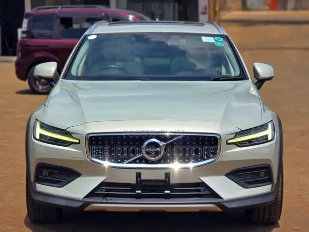 Volvo V60 T5 R-Design FWD 2019 Brown - 1