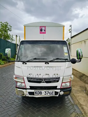 Mitsubishi Fuso Canter Truck - 2011