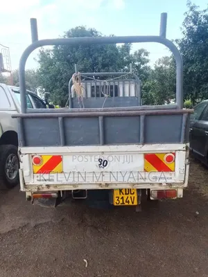 Toyota Dyna 2014 Nyeupe