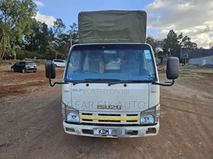 Isuzu Elf Lori 2014 Nyeupe