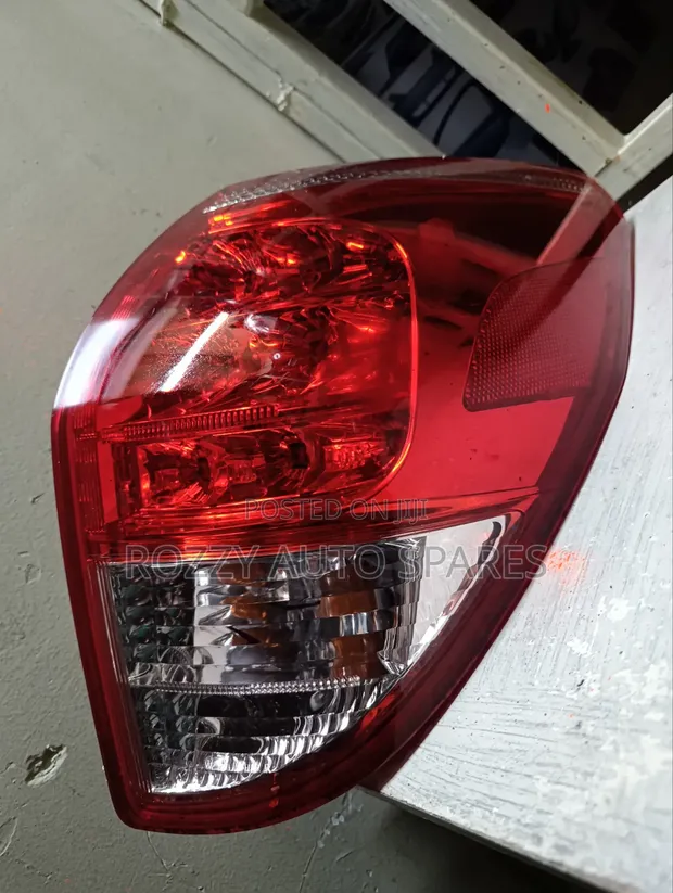Toyota RAV4 Taillight (Used) - 1