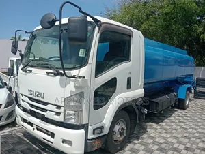 Lori la Maji la Isuzu Forward 10,000L la 2018