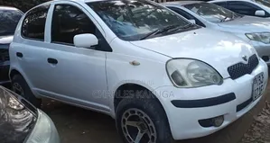 Toyota Vitz 2005 Nyeupe