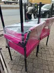 Kiti cha Pink Accent chenye Mikono ya Mbao - 1