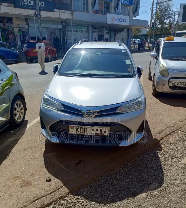 Toyota Corolla Fielder 2016 Silver - 1
