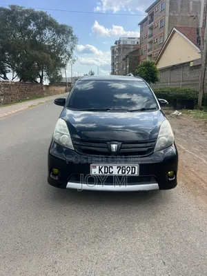 Toyota Isis 2015 Black
