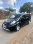Toyota Isis 2015 Nyeusi - 2