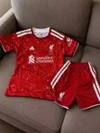 Liverpool Jersey ya Watoto Msimu 26/27 - 1