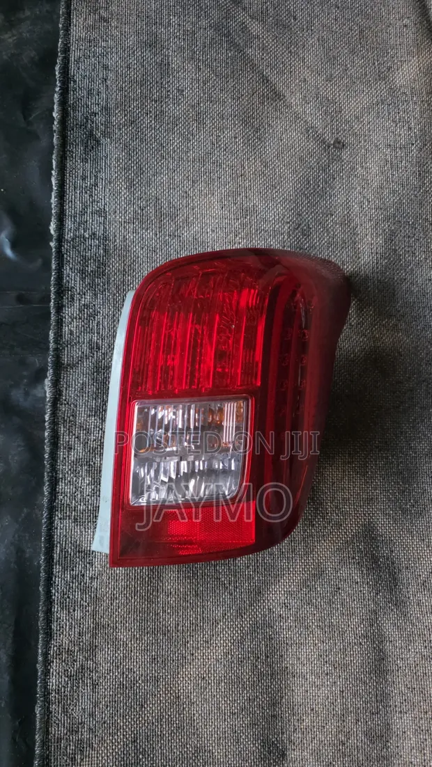 Taa ya Nyuma ya Toyota Fielder (2008-2010) - 1