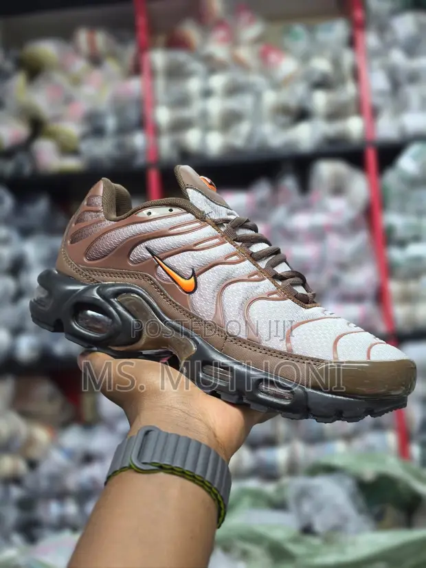 Nike Air Max Plus "Baroque Brown / Safety Orange" - 1