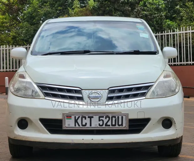 Nissan Tiida 2011 Nyeupe - 1