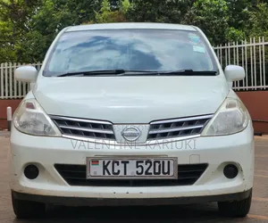 Nissan Tiida 2011 Nyeupe