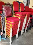 Kiti cha Mkutano Chekundu na Fremu ya Dhahabu - 2