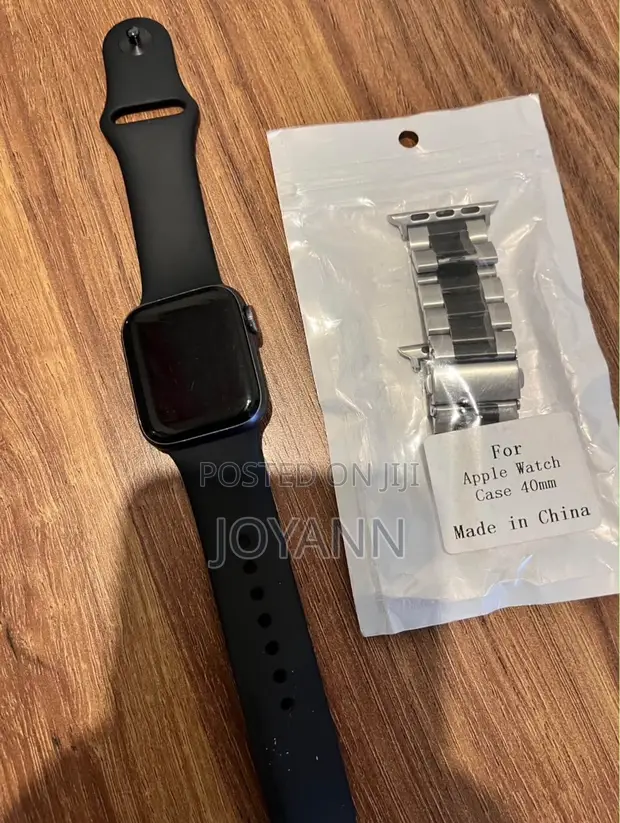 Apple Watch Series 4 (iCloud Locked) - 1