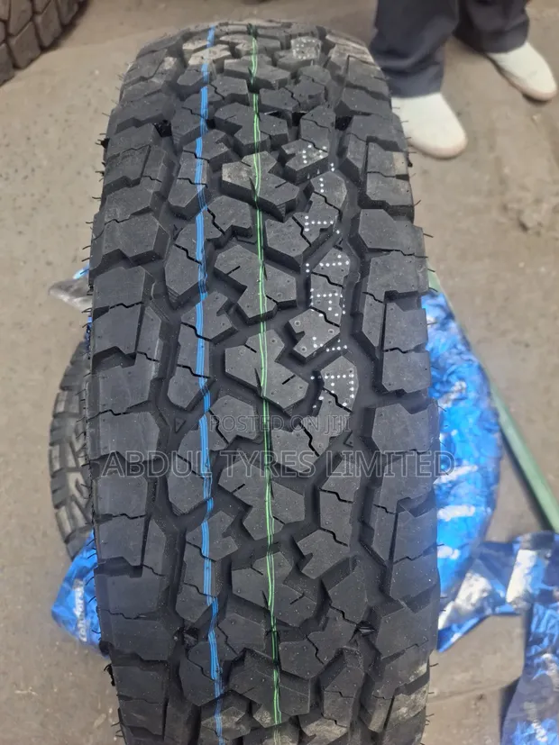 Comforser CF1100 195R15C All-Terrain Tire - 1