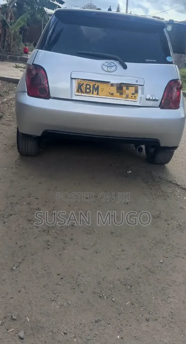 Toyota IST 2005 Nyeupe - 1