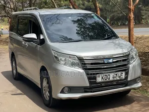 Toyota Noah 2.0 FWD (8 Seater) 2016 Silver