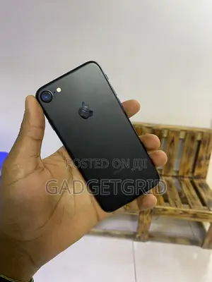 Apple iPhone 7 128GB Nyeusi