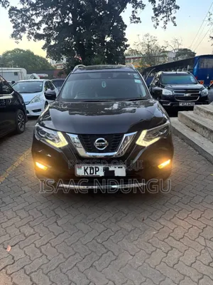 Nissan X-Trail 2017 Nyeusi 7 Seater